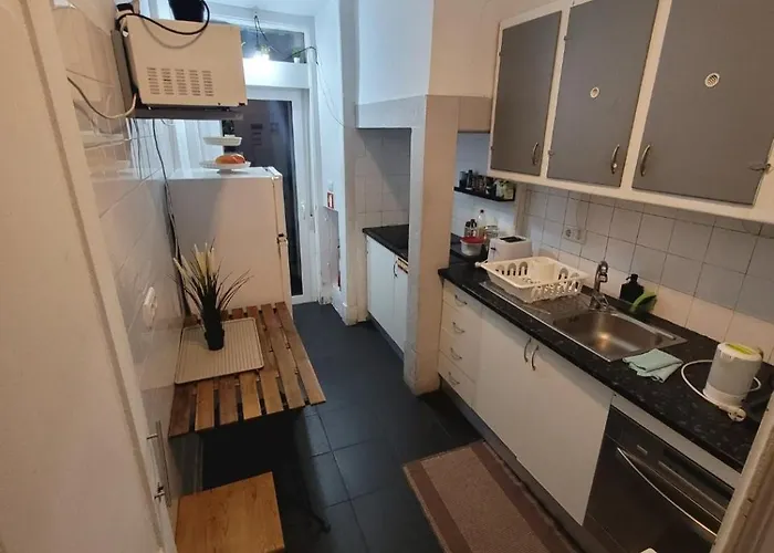 Проживання в сім'ї Yes Bankbad