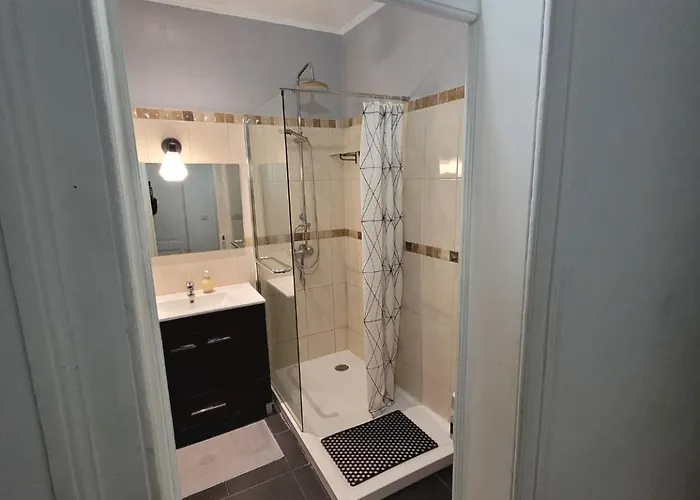 Проживання в сім'ї Yes Bankbad *