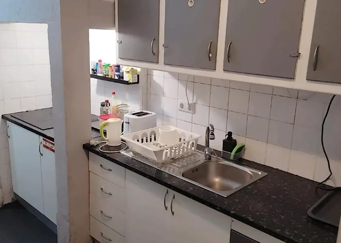 Проживання в сім'ї Yes Bankbad